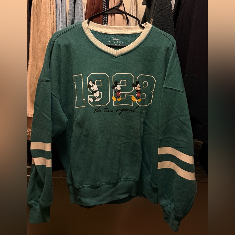 *LIKE NEW* Vintage Disney Green Sweater